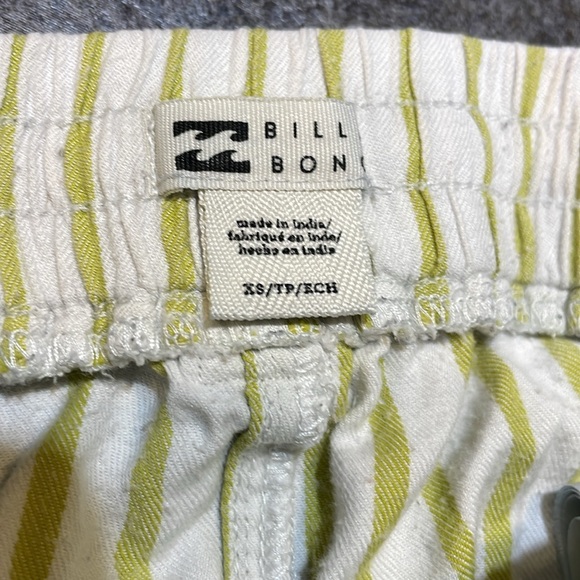 Extra small billabong pinstripe shorts - Picture 2 of 3